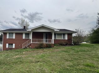 879 S Jenkins Rd, Chickamauga, GA 30707