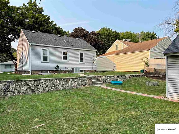 3rd image of 917 10th St NE