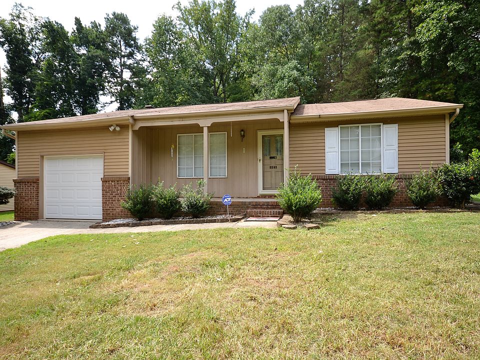 Cute ranch home w 1 car garage