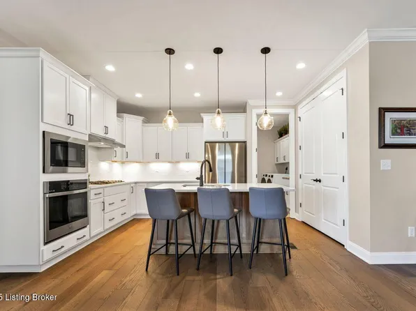 2000 Dressage Cir, Louisville, KY 40245