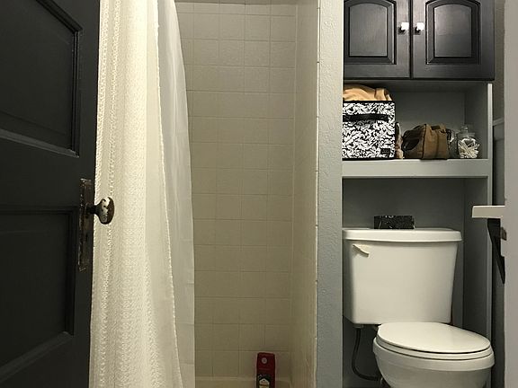 3rd image of 417 E Gurley St