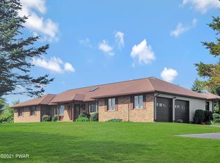 61 Lindas Ln, Honesdale, PA 18431