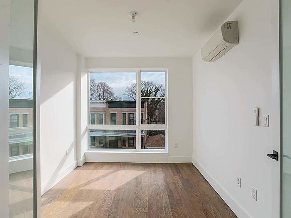 4th image of 281 E 32nd St #2A