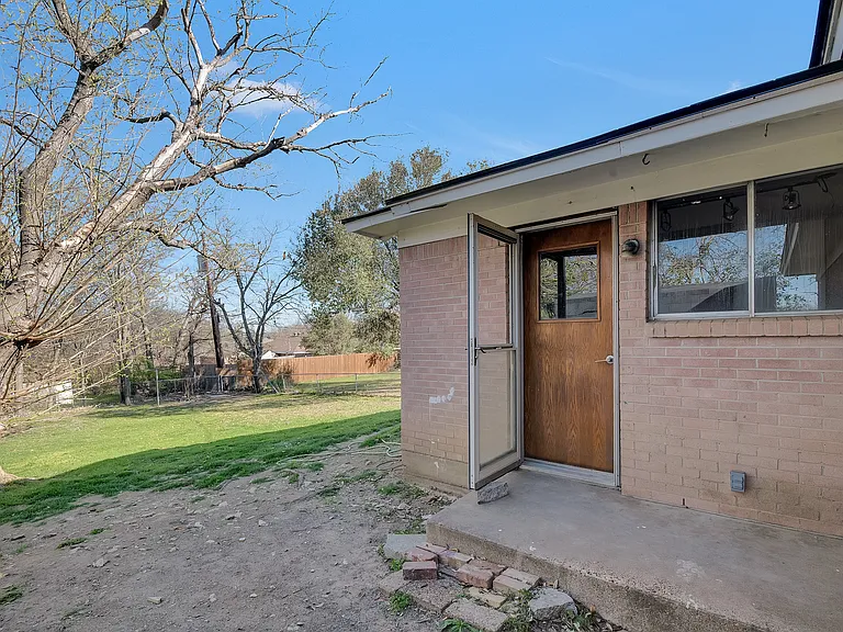 1009 Meadow Park Dr — Photo 15