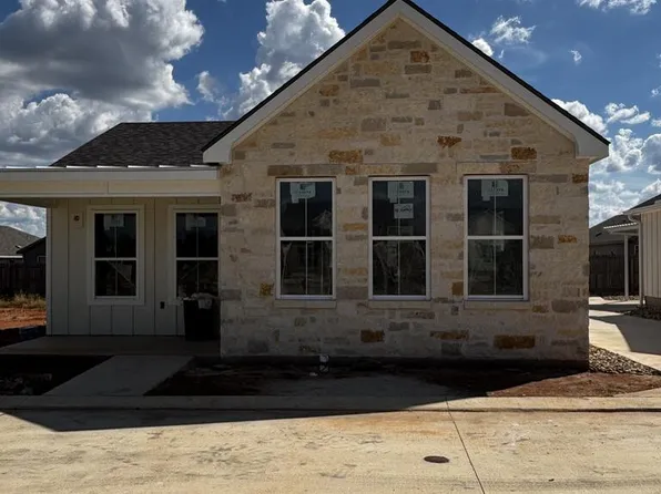 802 S Creek St #103, Fredericksburg, TX 78624