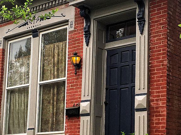 2nd image of 610 E Saint Catherine St