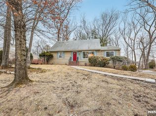 22 Skytop Dr, Ramsey, NJ 07446