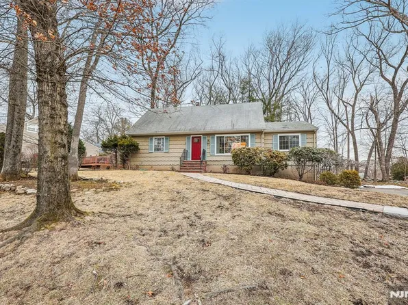 22 Skytop Dr, Ramsey, NJ 07446