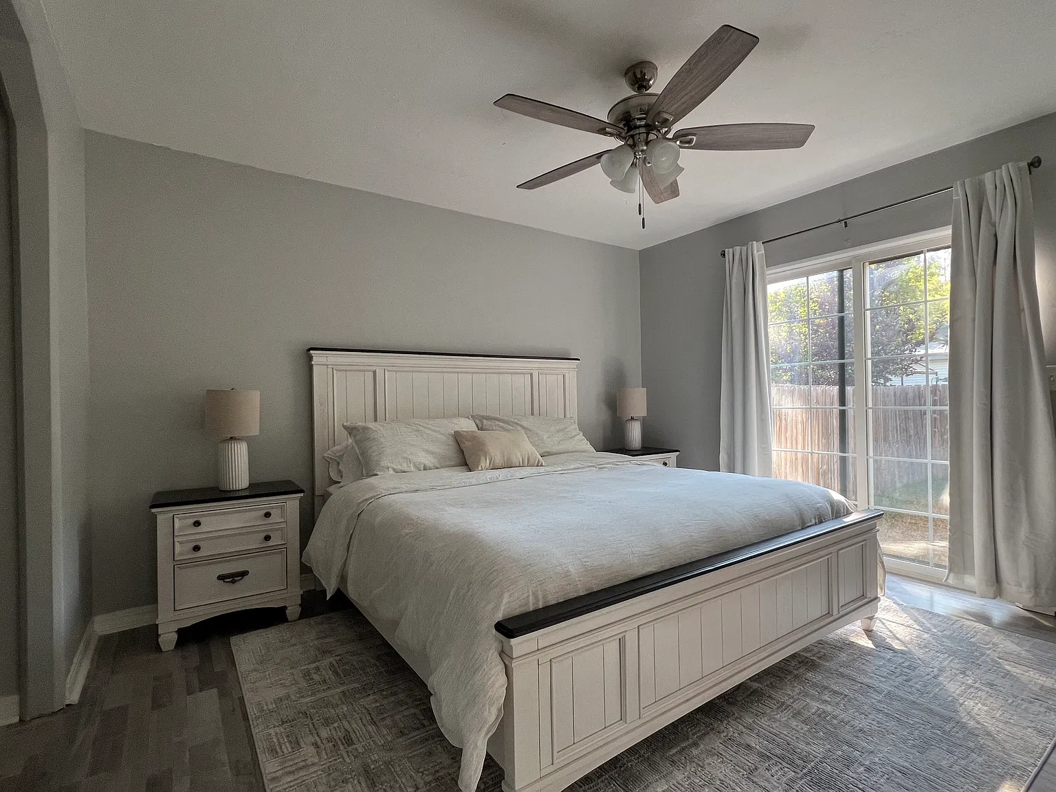 3 bed, 1200 sqft, $3,300 — Photo 2