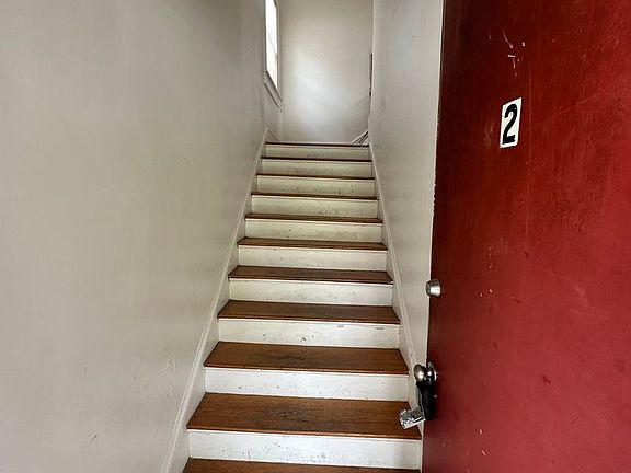 2nd image of 527 Maryland Ave APT 2