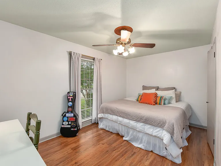 128 Laurie Cir — Photo 21