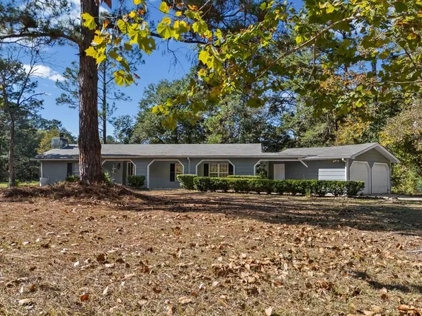 202 Oak Grove Dr, Sylvester, GA 31705