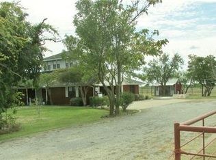 823 Stevens Rd, Ennis, TX 75119