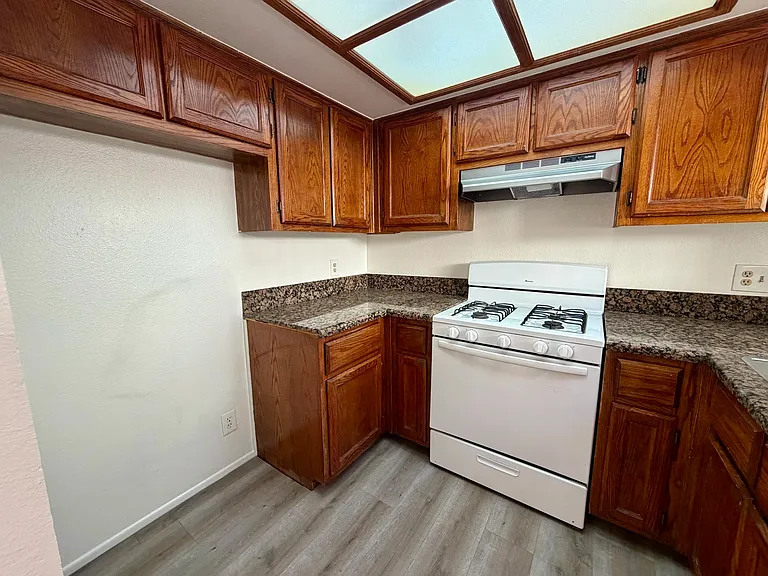814 E Windsor Rd #104 — Photo 4
