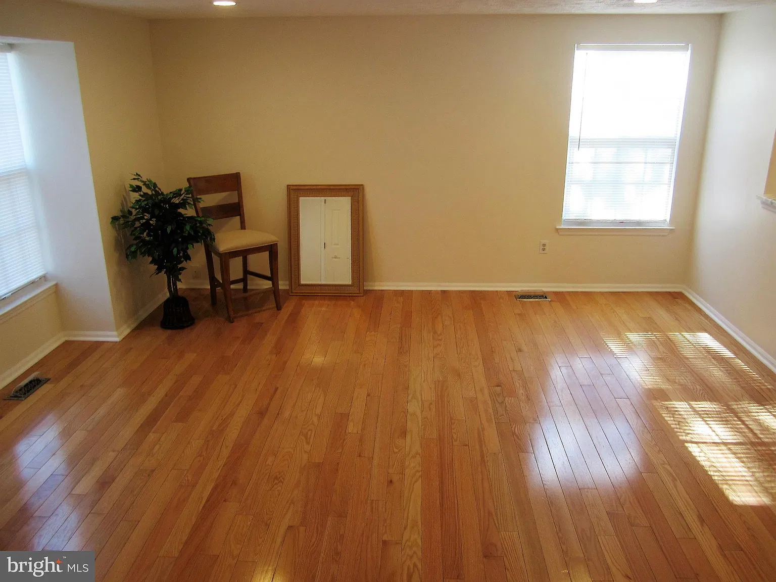 3 bed, 2.0 bath, 1616 sqft, $2,399 — Photo 4