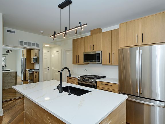 4th image of 5202 N Winthrop Ave #2N