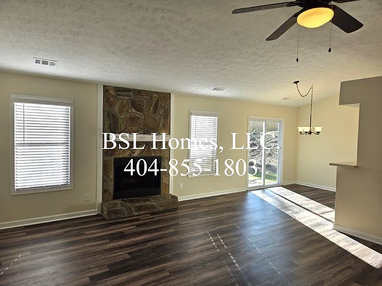 911 River Rock Dr — Photo 3