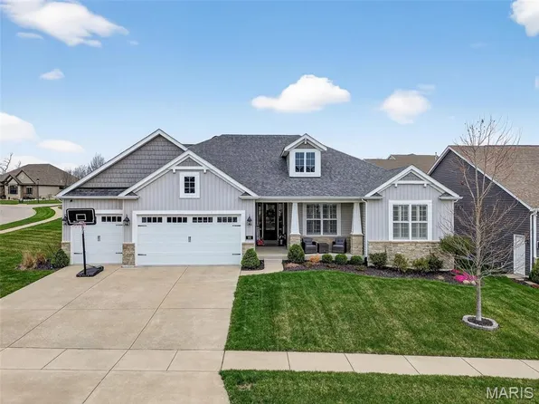 101 Far Meadow Dr, Lake Saint Louis, MO 63367