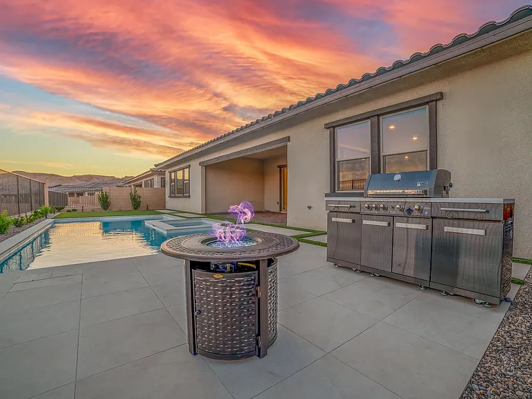 349 Tigullio Ave — Photo 45