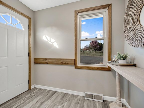 3rd image of 15845 Wenell Ln