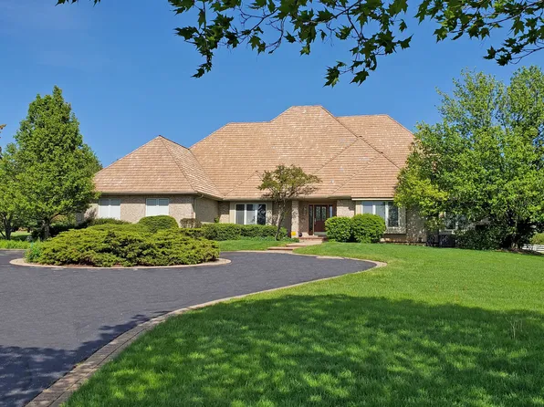 36723 N Fox Hill Dr, Wadsworth, IL 60083