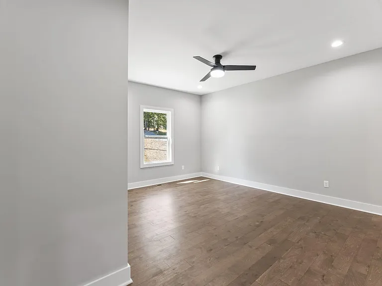 537 Lewis Ln — Photo 7