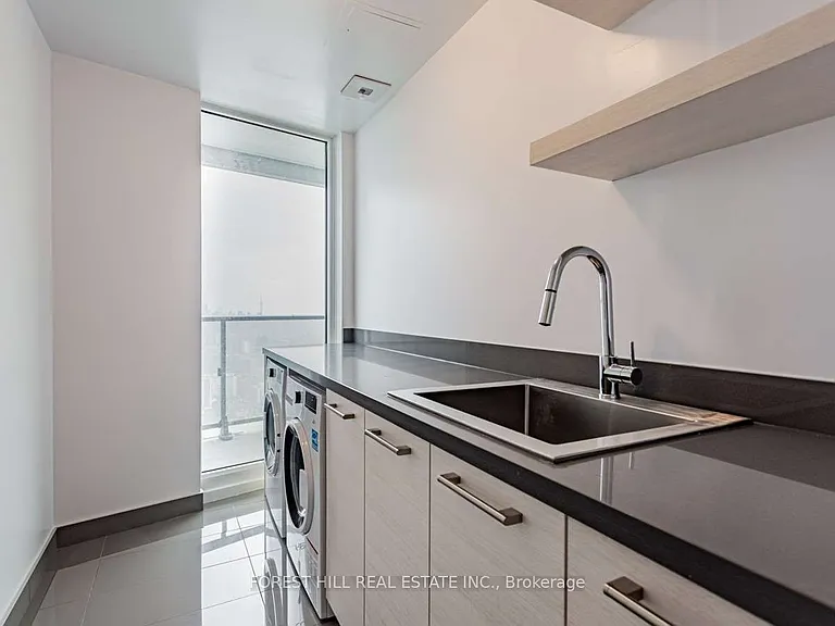 2221 Yonge St #5702 — Photo 24