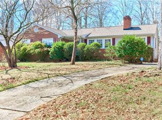 915 Onslow Dr, Greensboro, NC 27408