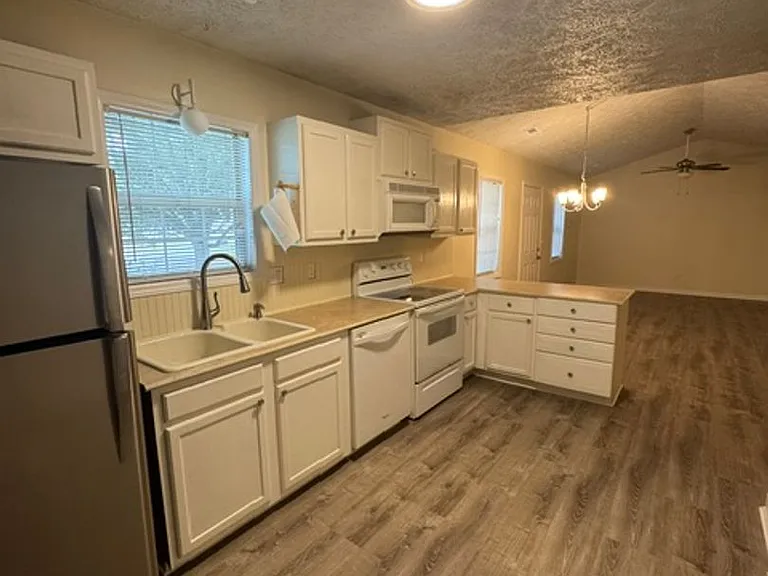 642 Indian Wells Way — Photo 6