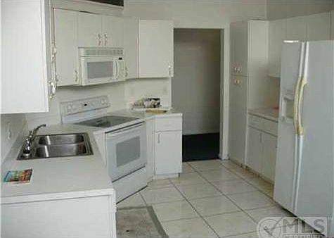 3rd image of 4917 Broadstone Cir