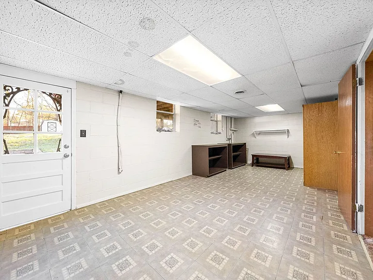 1835 Warren Dr — Photo 24