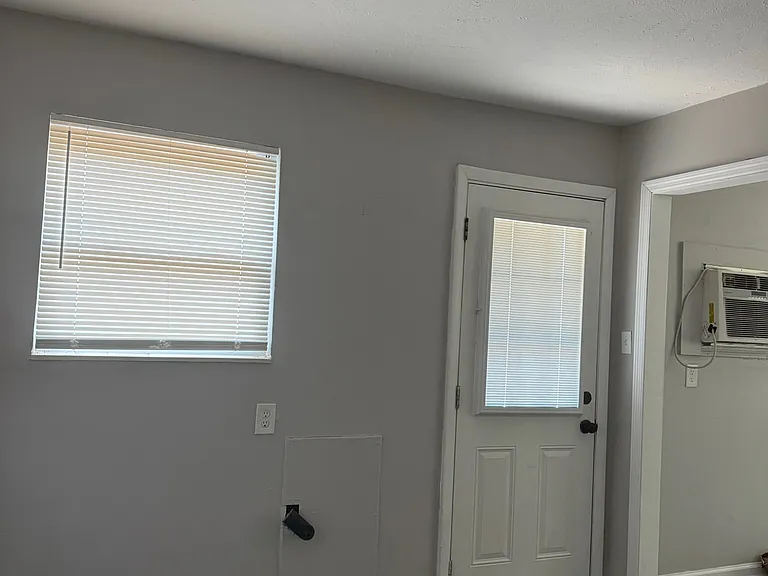 1712 Hillwood Dr — Photo 8
