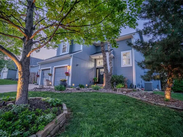 1330 S 6th St E, Louisburg, KS 66053