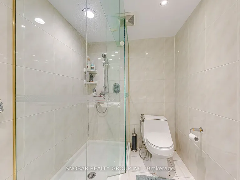 52 Decarie Cir — Photo 23