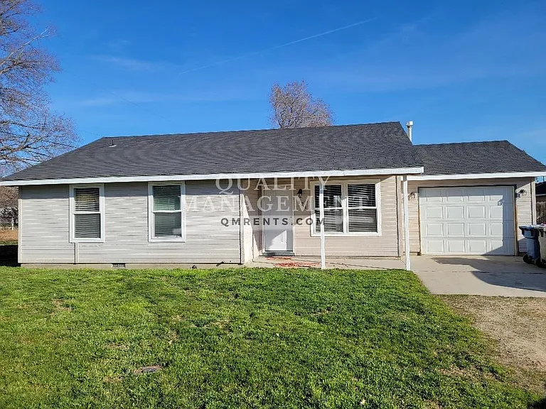 624 W Dewey Ave — Photo 1