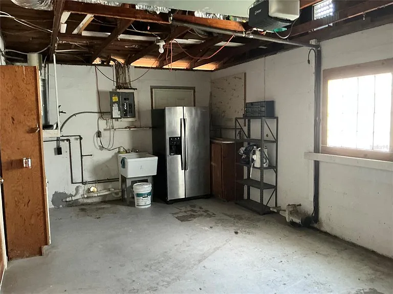 10888 Temple Ave — Photo 16
