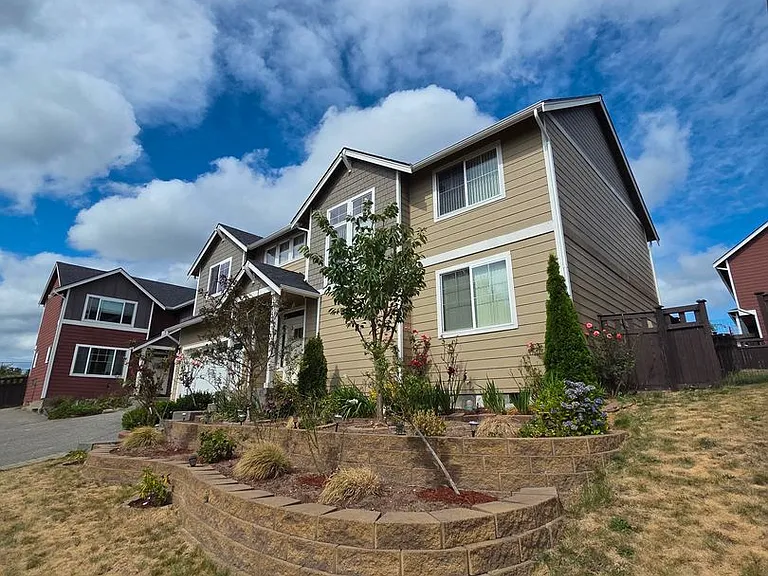 2524 Jacaranda Ave — Photo 3