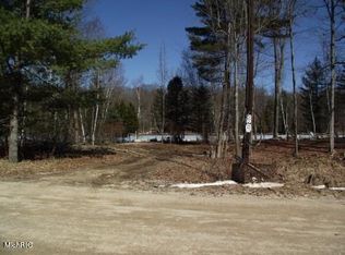 6014 E Interlochen Rd, Fountain, MI 49410