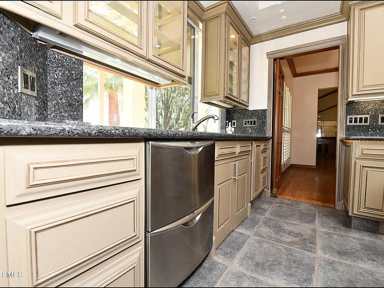 1004 Los Jardines Cir — Photo 16