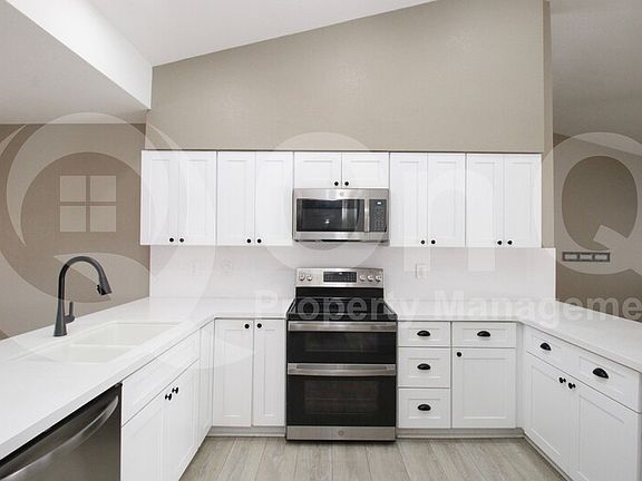3rd image of 937 N Starling Dr