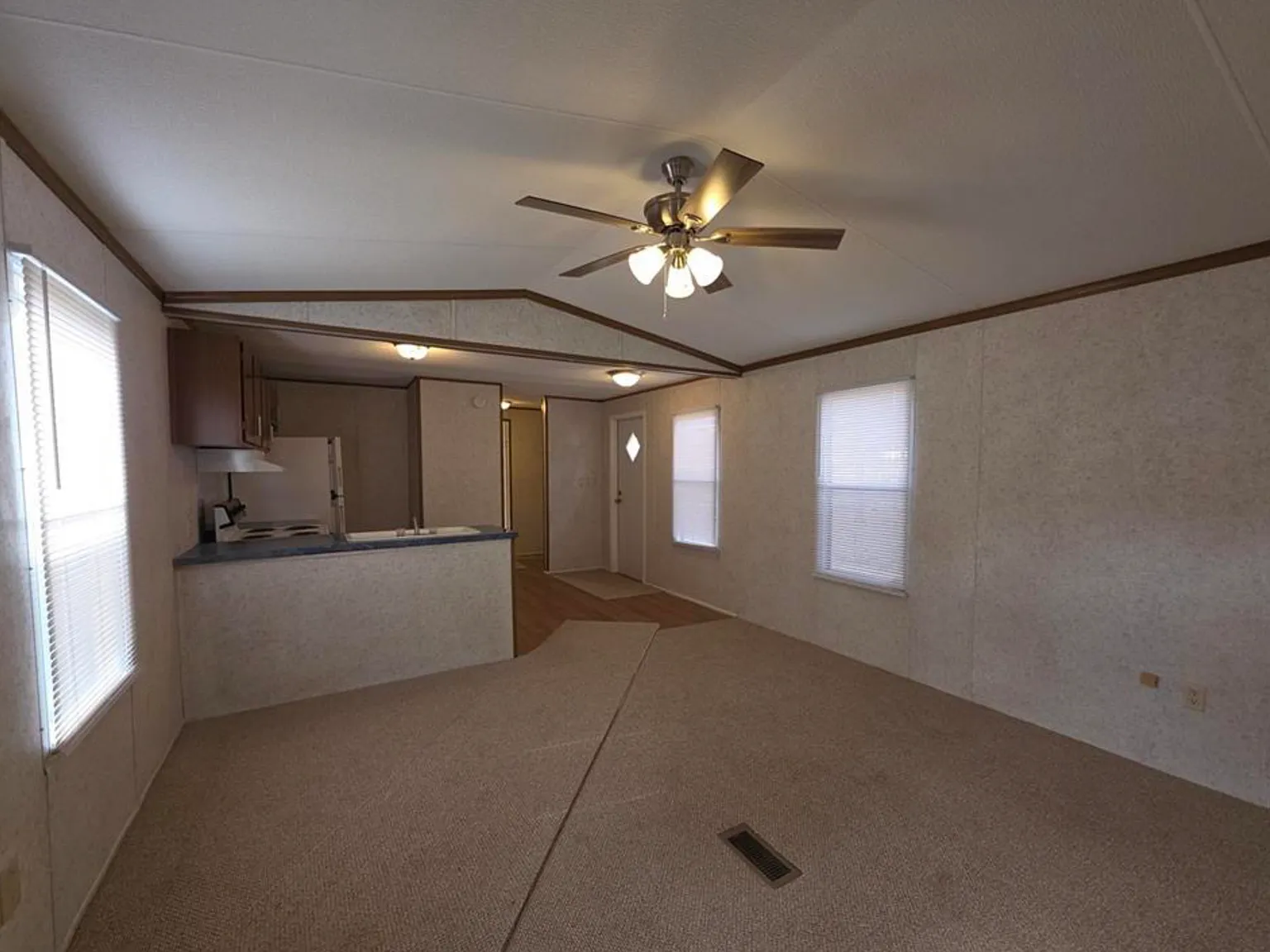 2 bed, 672 sqft, $1,200 — Photo 4