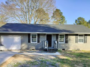 78 Cedar Dr, Spring Lake, NC 28390