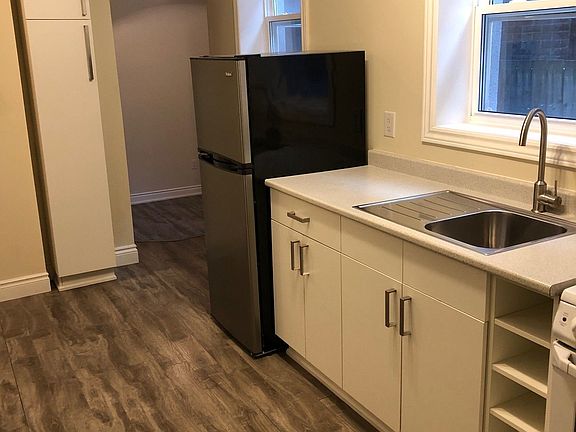 2nd image of 276 George St #2