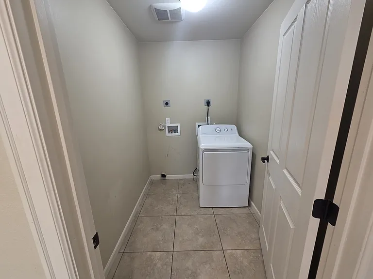 2400 N Ridgeview Ln #1 — Photo 10