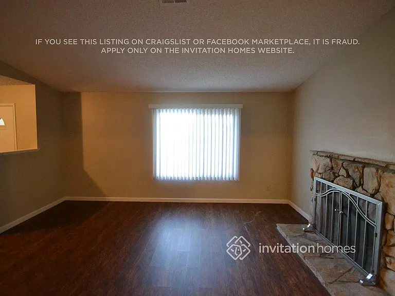 1104 Jeanne Ct — Photo 2