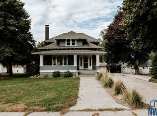 437 4th Ave NE, Sioux Center, IA 51250