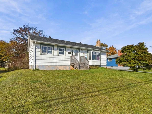 16 Laurie Dr, Lower Sackville, NS B4E 1G2