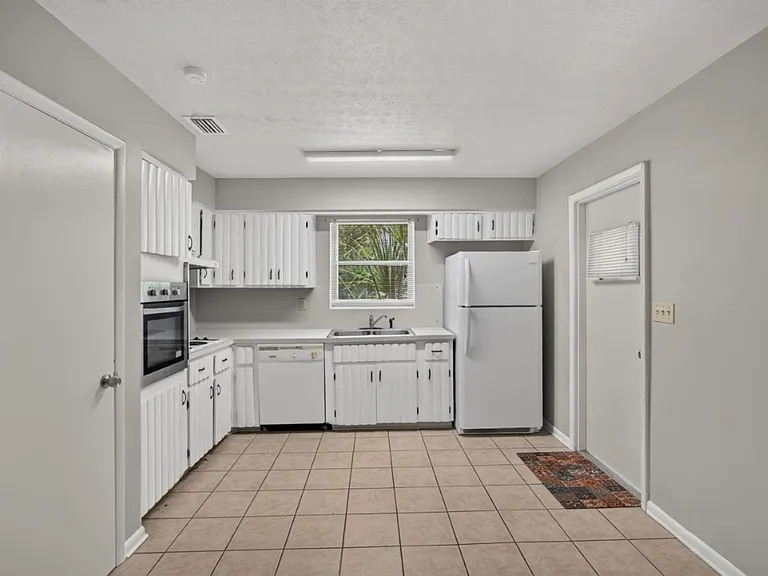 5527 Beney Rd — Photo 9