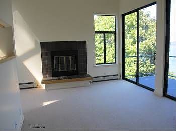 5th image of 104 Marion Ave