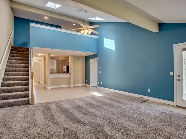 606 Sunflower St #A, Savoy, IL 61874